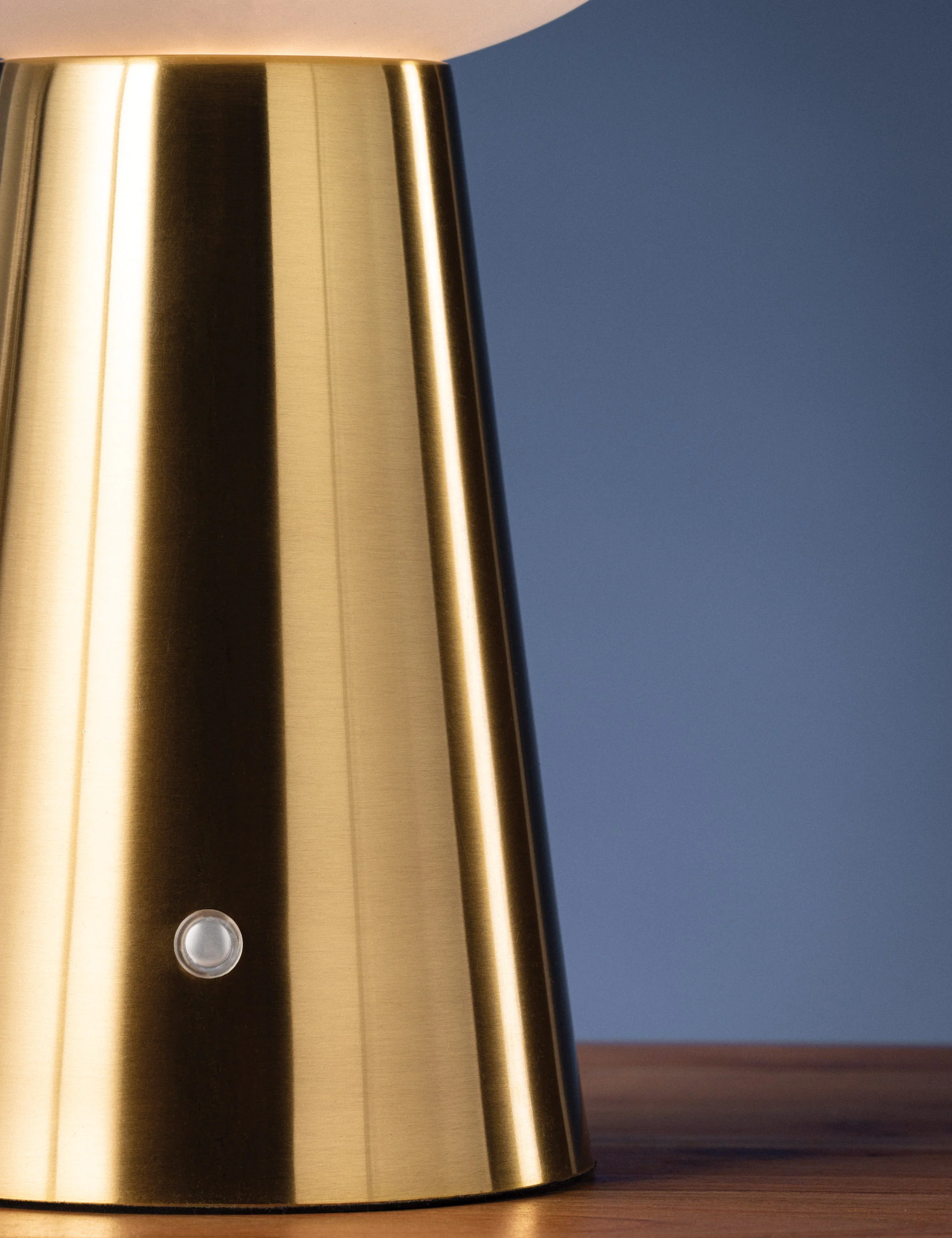 Clavel Mini Cordless Table Lamp - Image 3