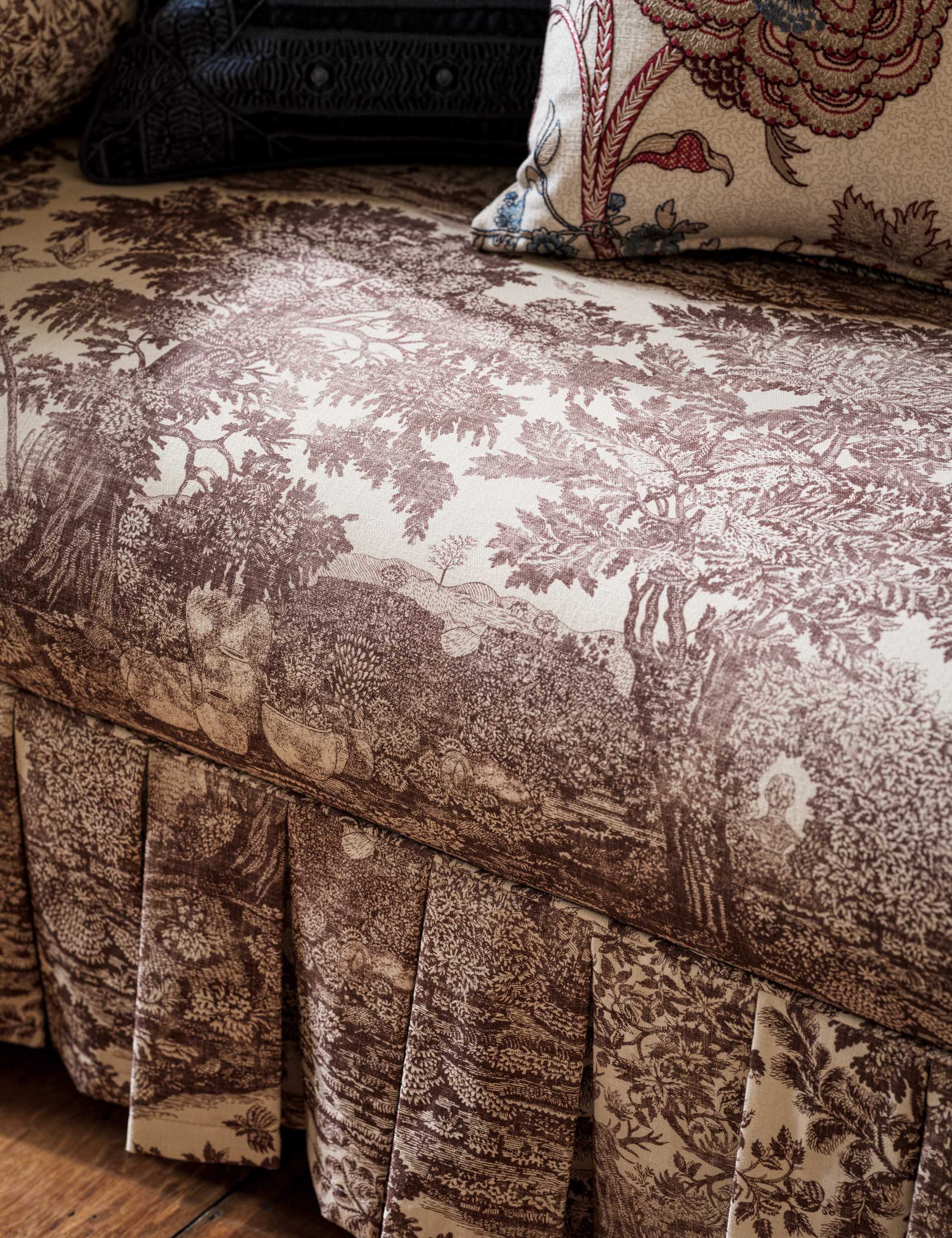 Highgrove Toile Linen-Blend Fabric by Sanderson - Image 4