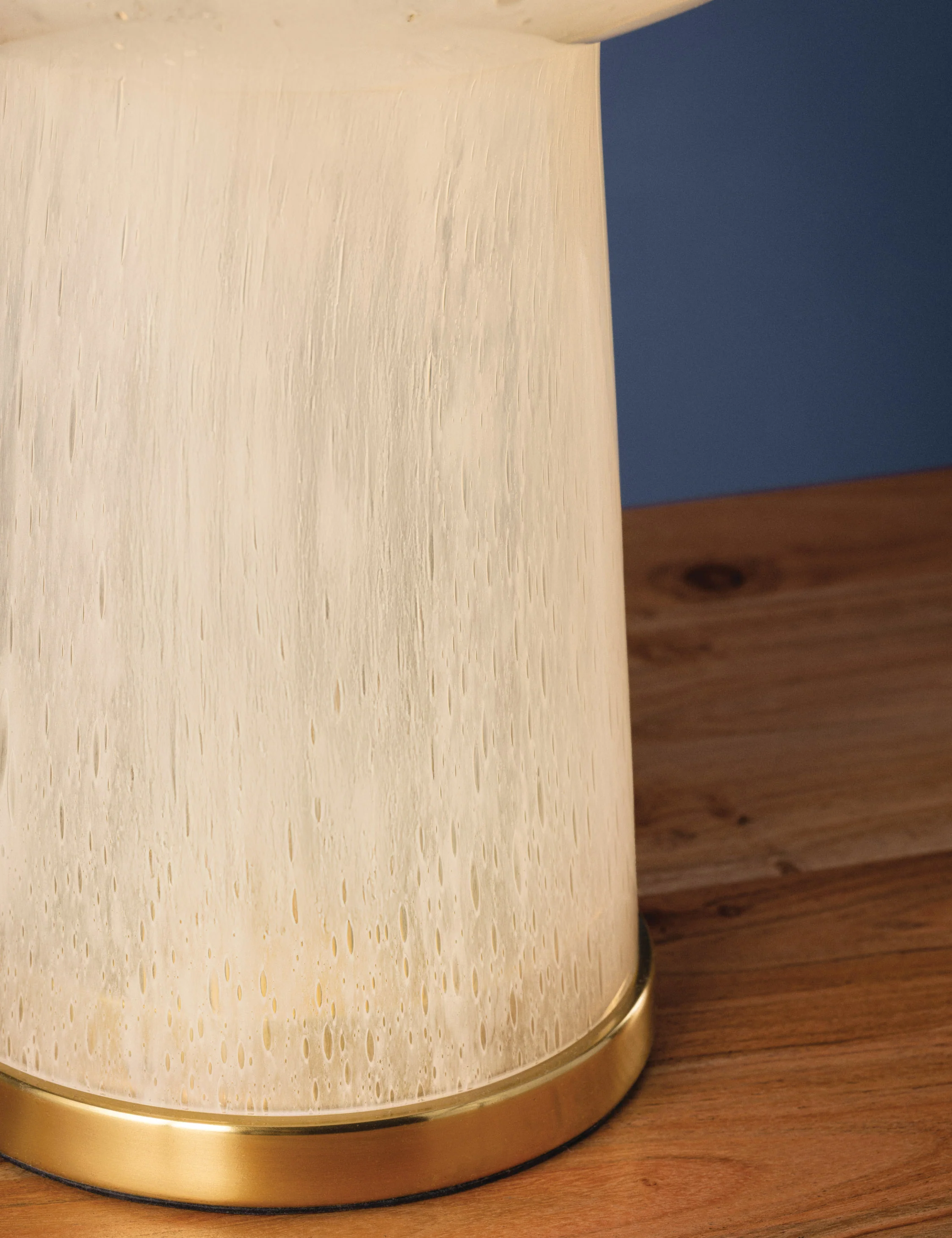 Ossana Cordless Table Lamp - Image 4