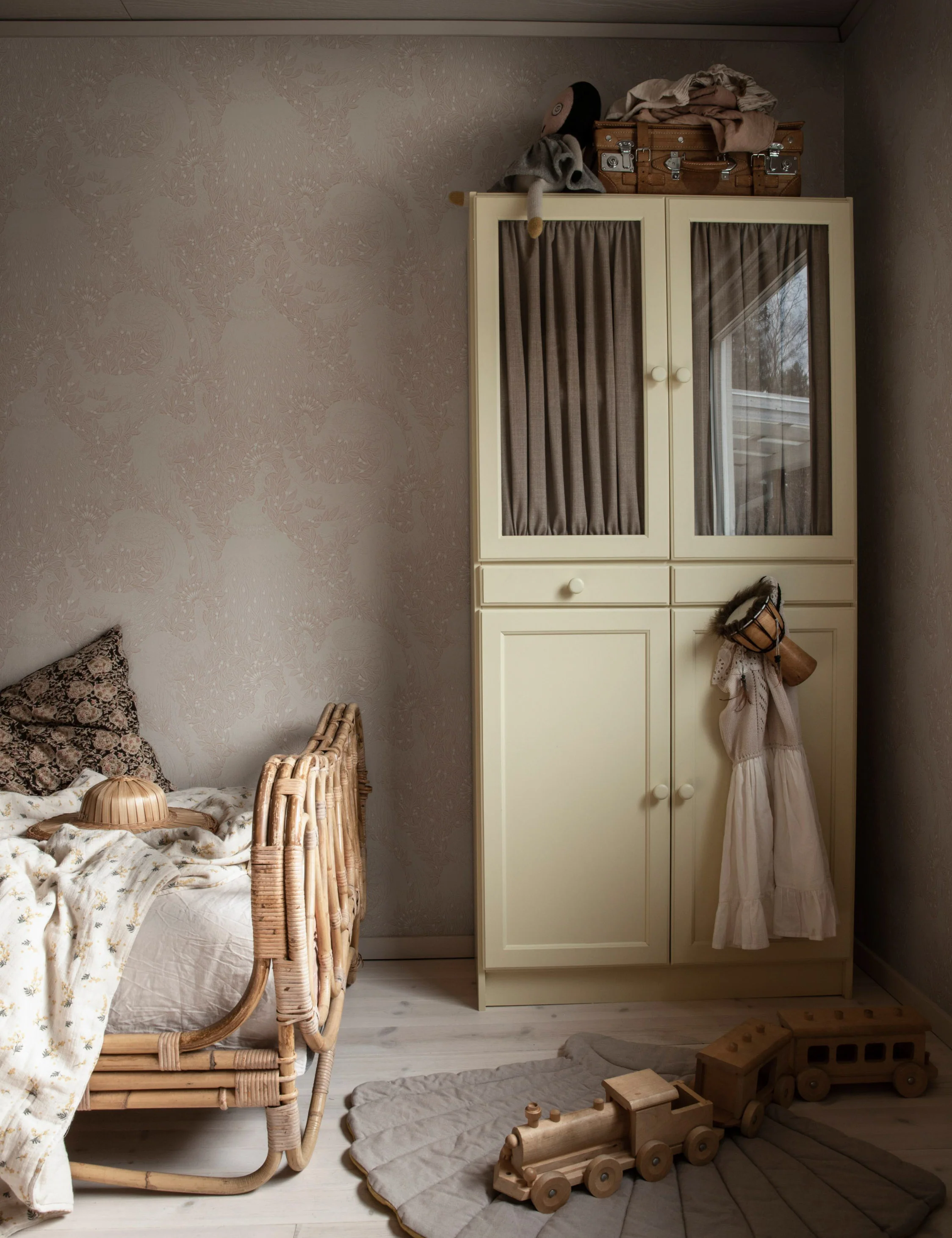 Scalamandre Evelina Wallpaper by Sandberg - Image 9